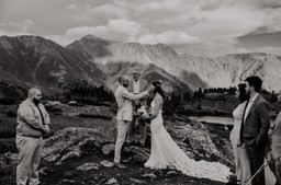 micro wedding on loveland pass